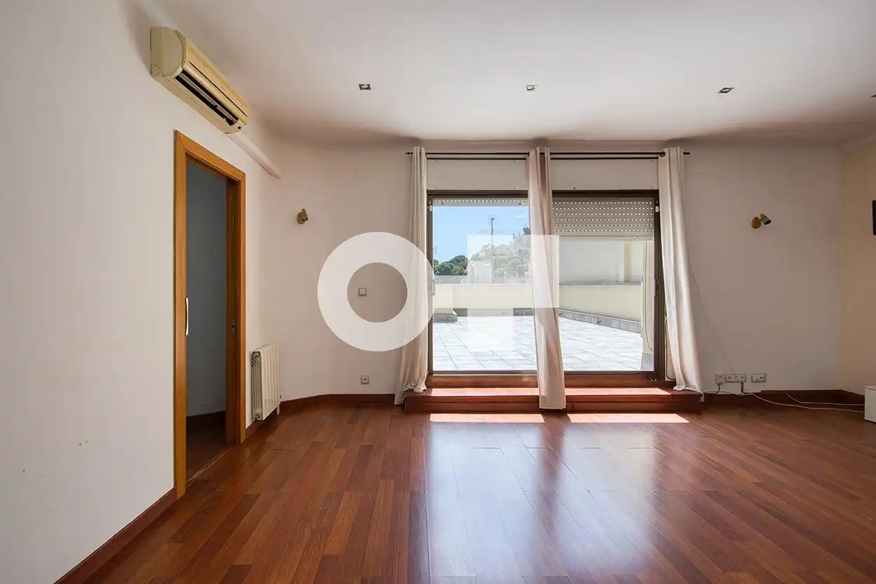 Sala de estar de Ático en venta en Castelldefels con Calefacción, Parquet y Terraza