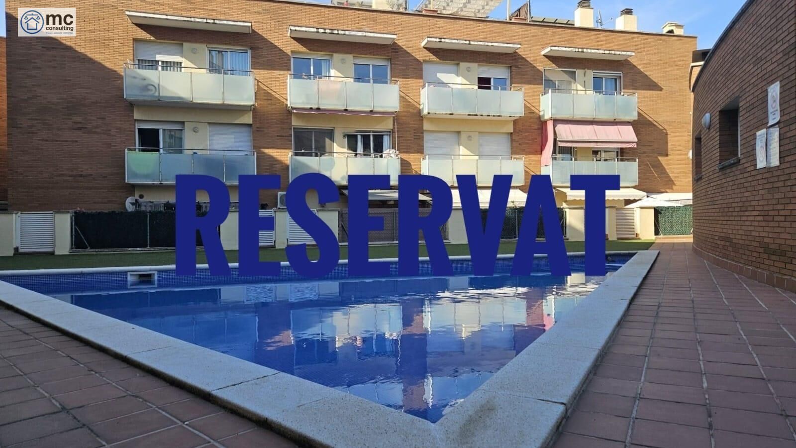 Piscina de Planta baixa en venda en La Garriga amb Parquet, Terrassa i Piscina comunitària