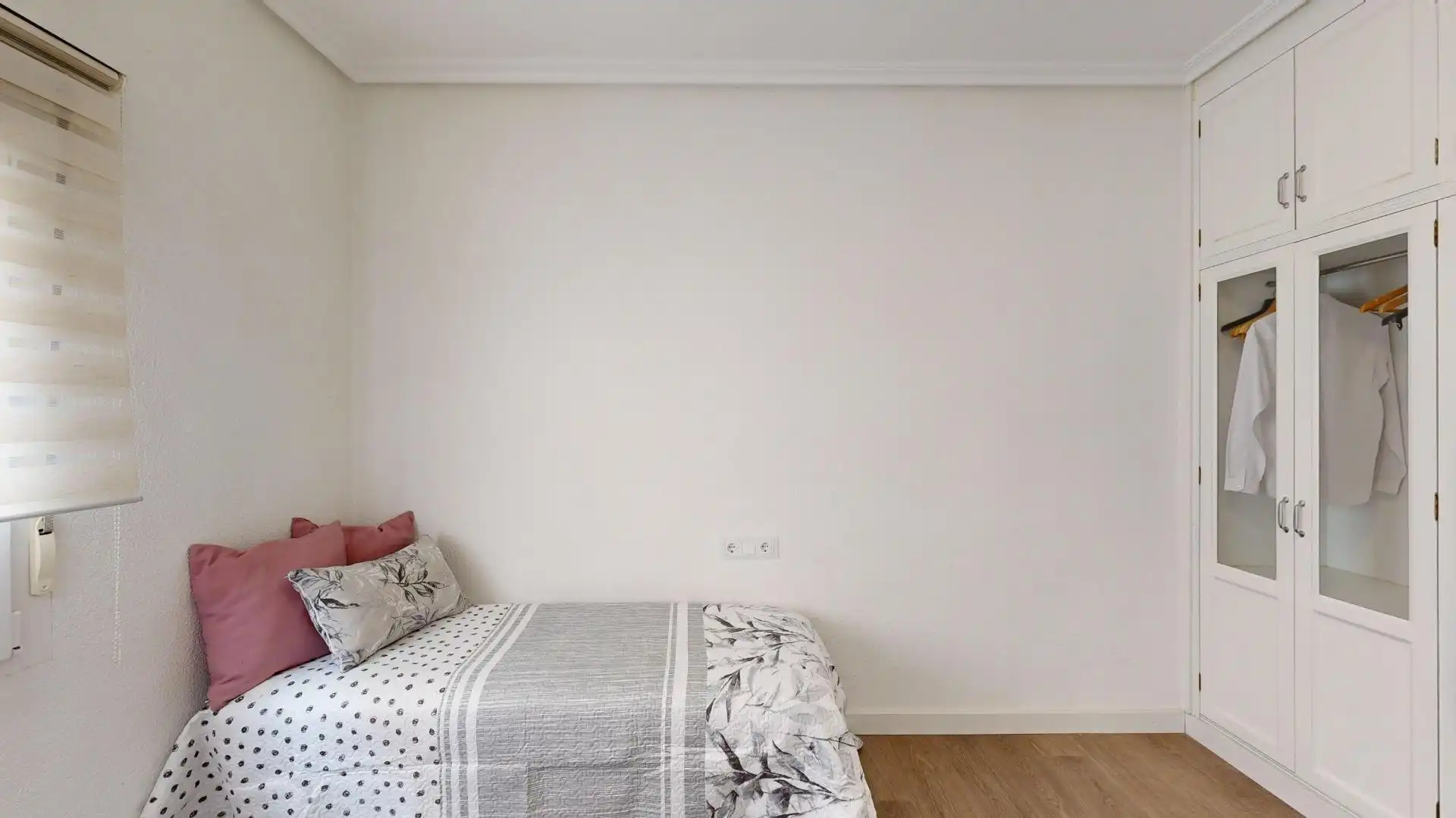 Bedroom of Flat for sale in Cartagena  with Air Conditioner, Heating and Storage room