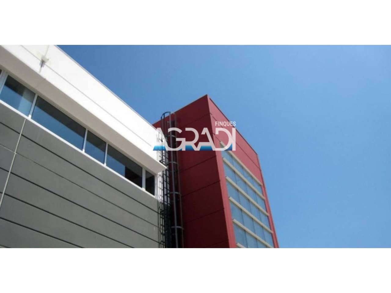 Vista exterior de Nave industrial de alquiler en Llinars del Vallès