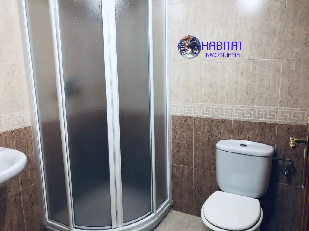 Badezimmer von Wohnung zur Miete in Granada mit Klimaanlage, Heizung und Terrasse