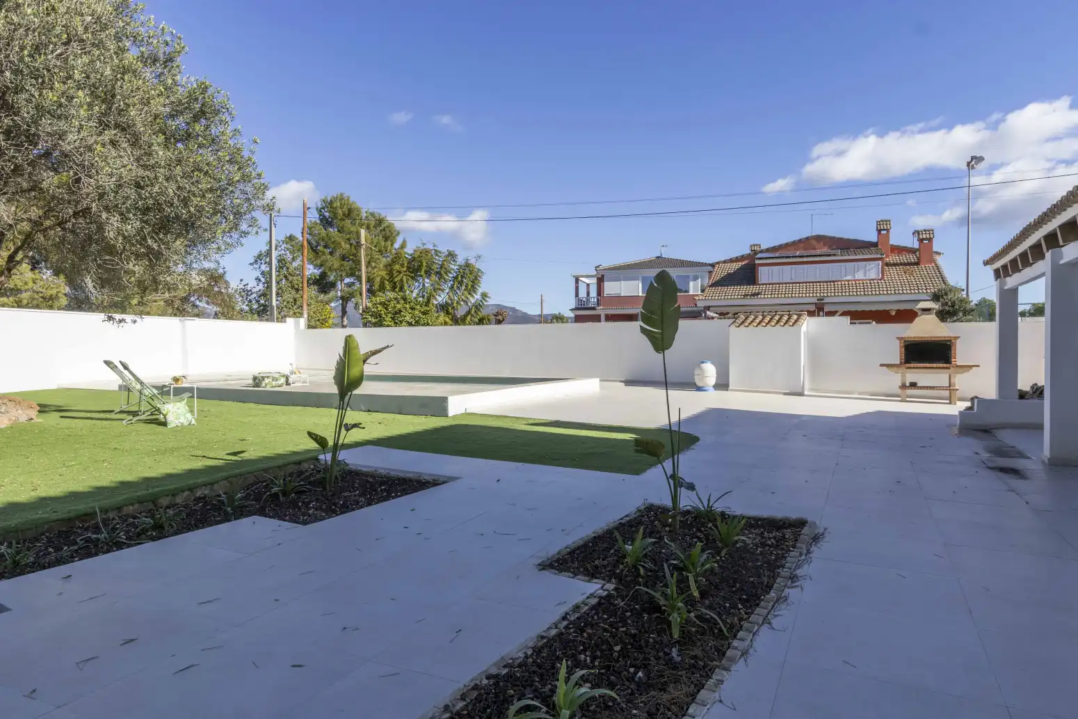 Terrassa de Casa o xalet en venda en La Pobla de Vallbona amb Jardí privat i Piscina