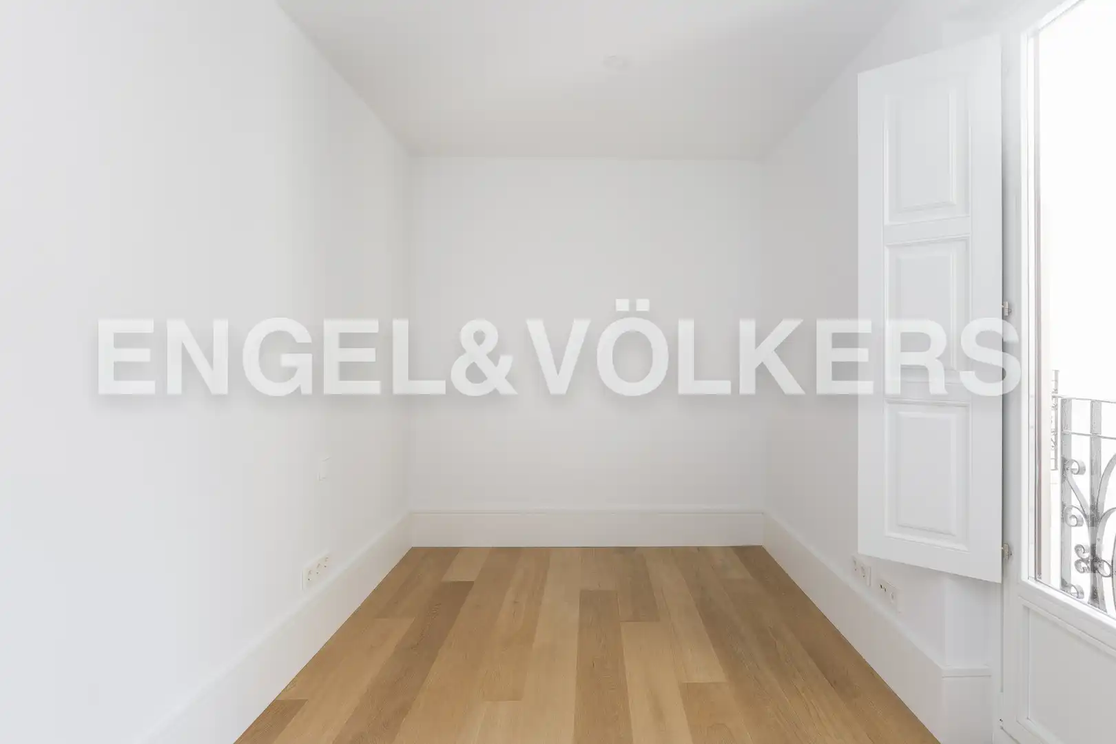 Bedroom of Flat for rent in Madrid  with Air Conditioner, Heating and Storage room