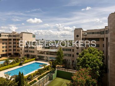 Apartment with pool for sale in Hortaleza