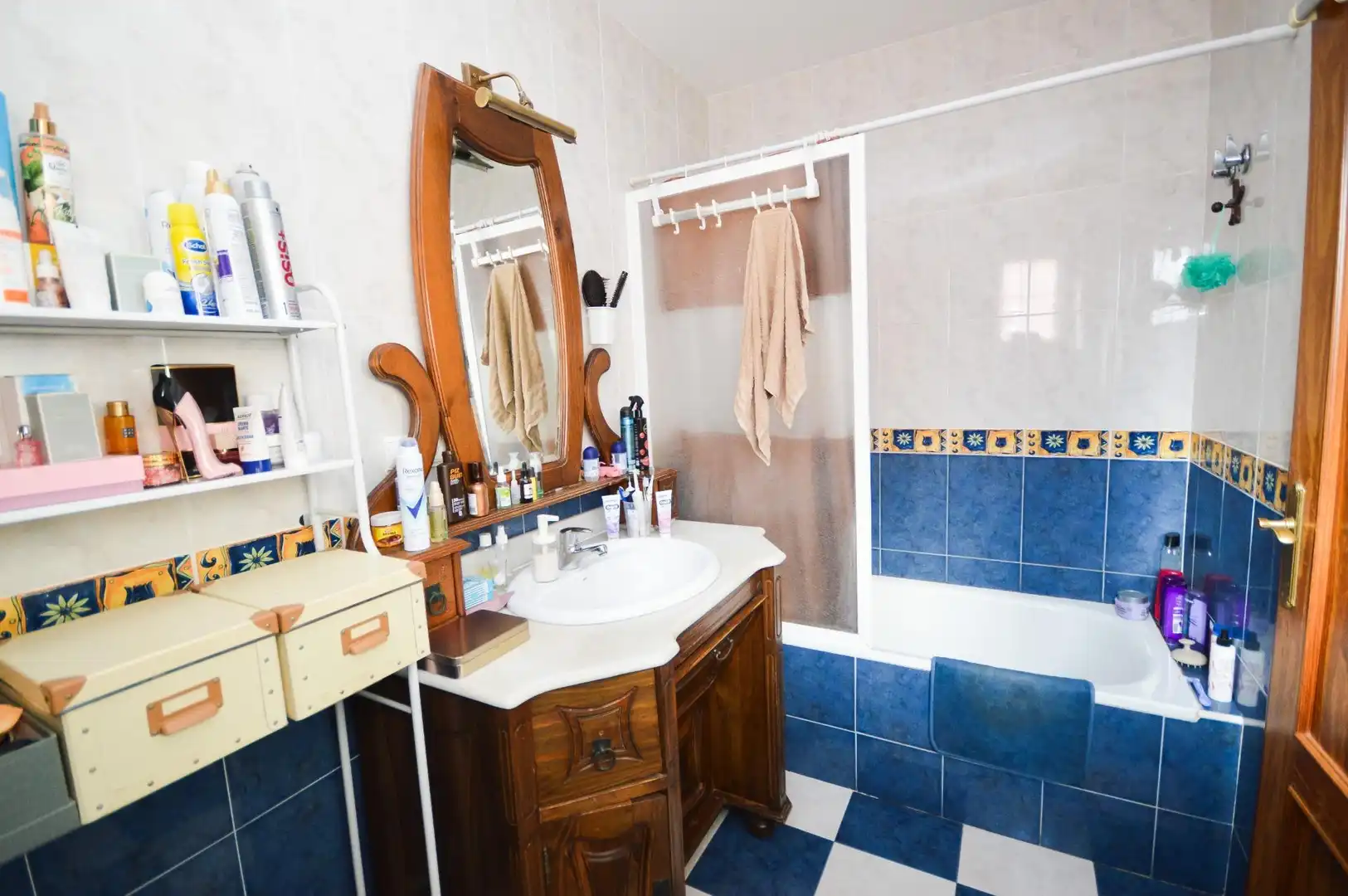 Badezimmer von Wohnung zum Verkauf in Viator mit Klimaanlage und Heizung