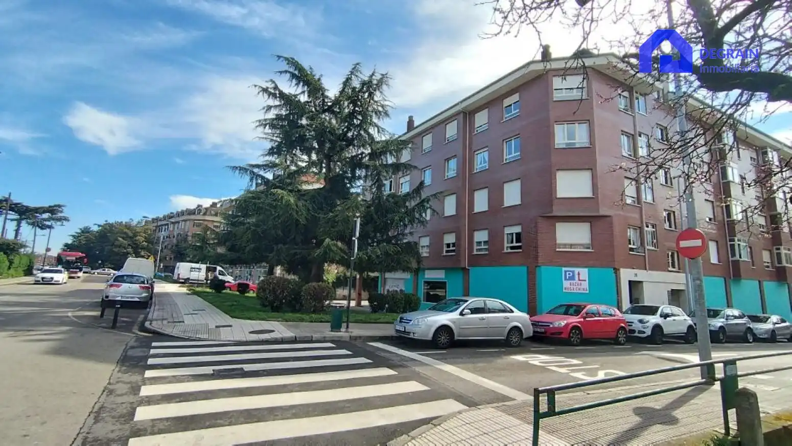 Vista exterior de Local de alquiler en Oviedo 