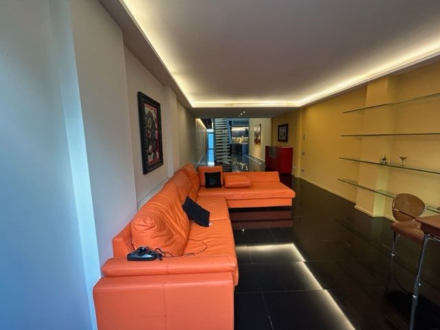 Sala d'estar de Casa o xalet en venda en  Barcelona Capital amb Aire condicionat, Calefacció i Jardí privat
