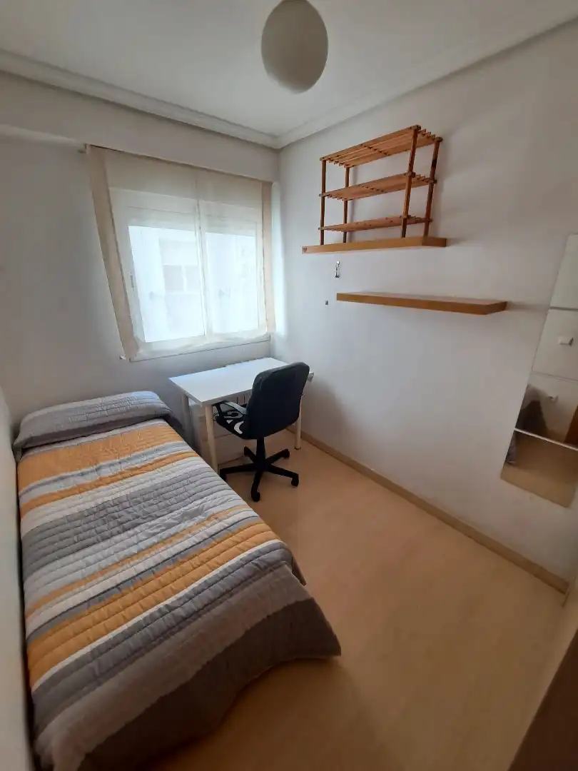 Habitación de Piso de alquiler en Zaragoza con Calefacción, Parquet y Amueblado