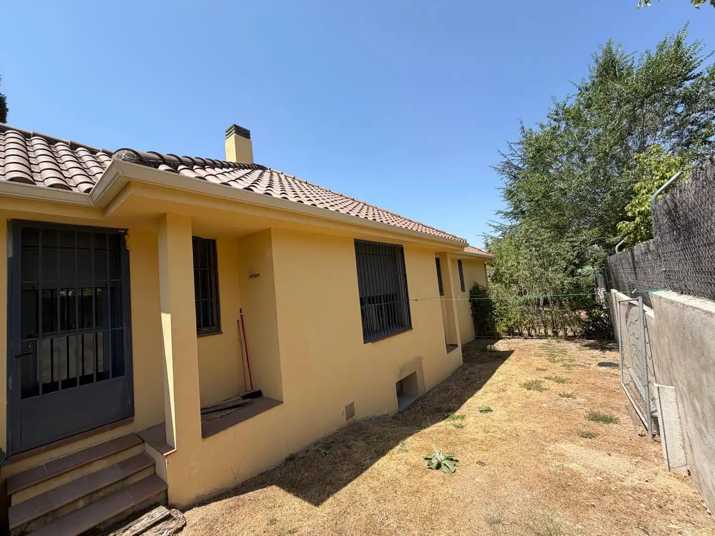 Vista exterior de Casa o chalet de alquiler en Torrelodones con Calefacción, Jardín privado y Parquet