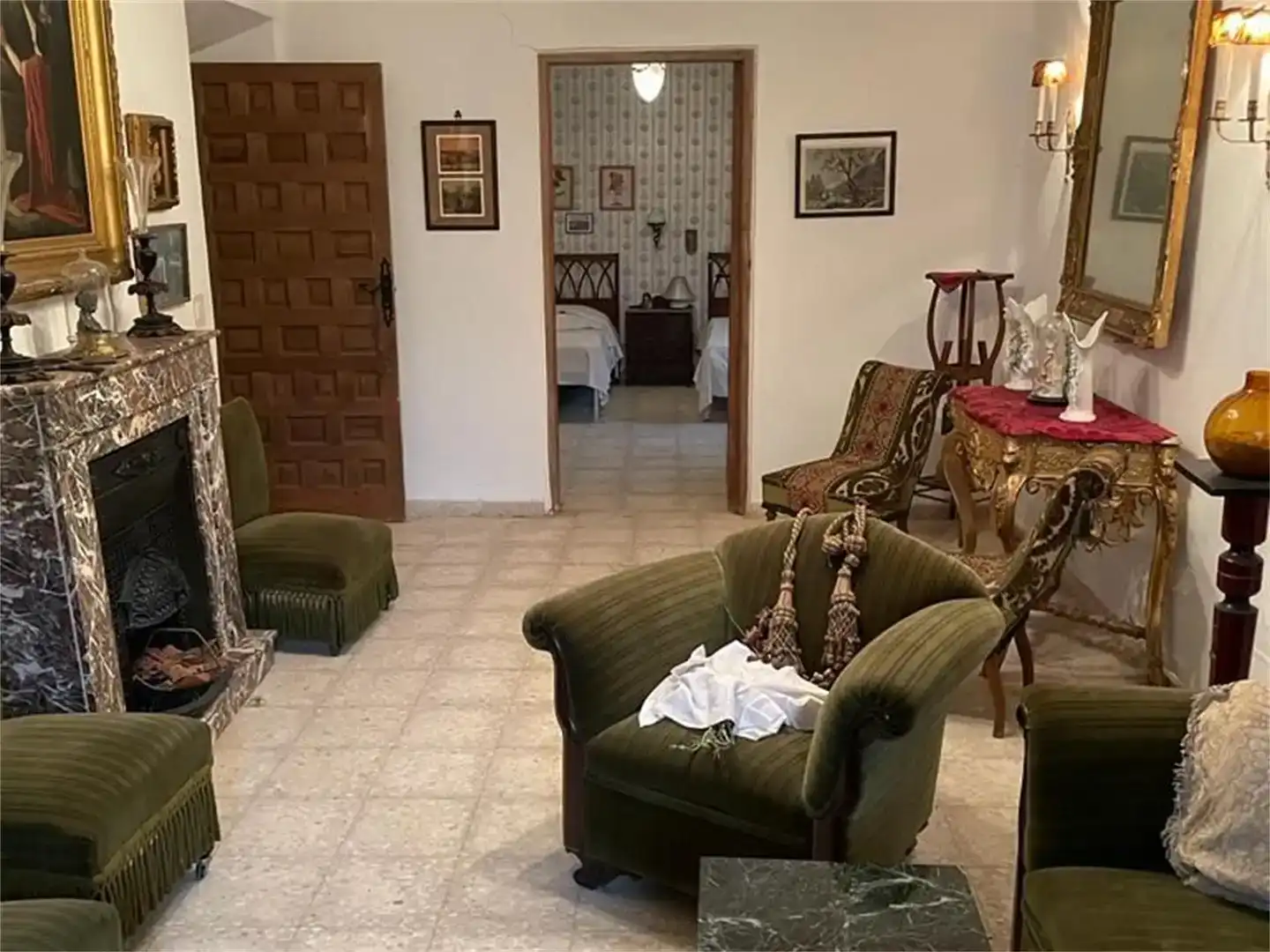 Sala d'estar de Finca rústica en venda en Santa María de los Llanos amb Balcó