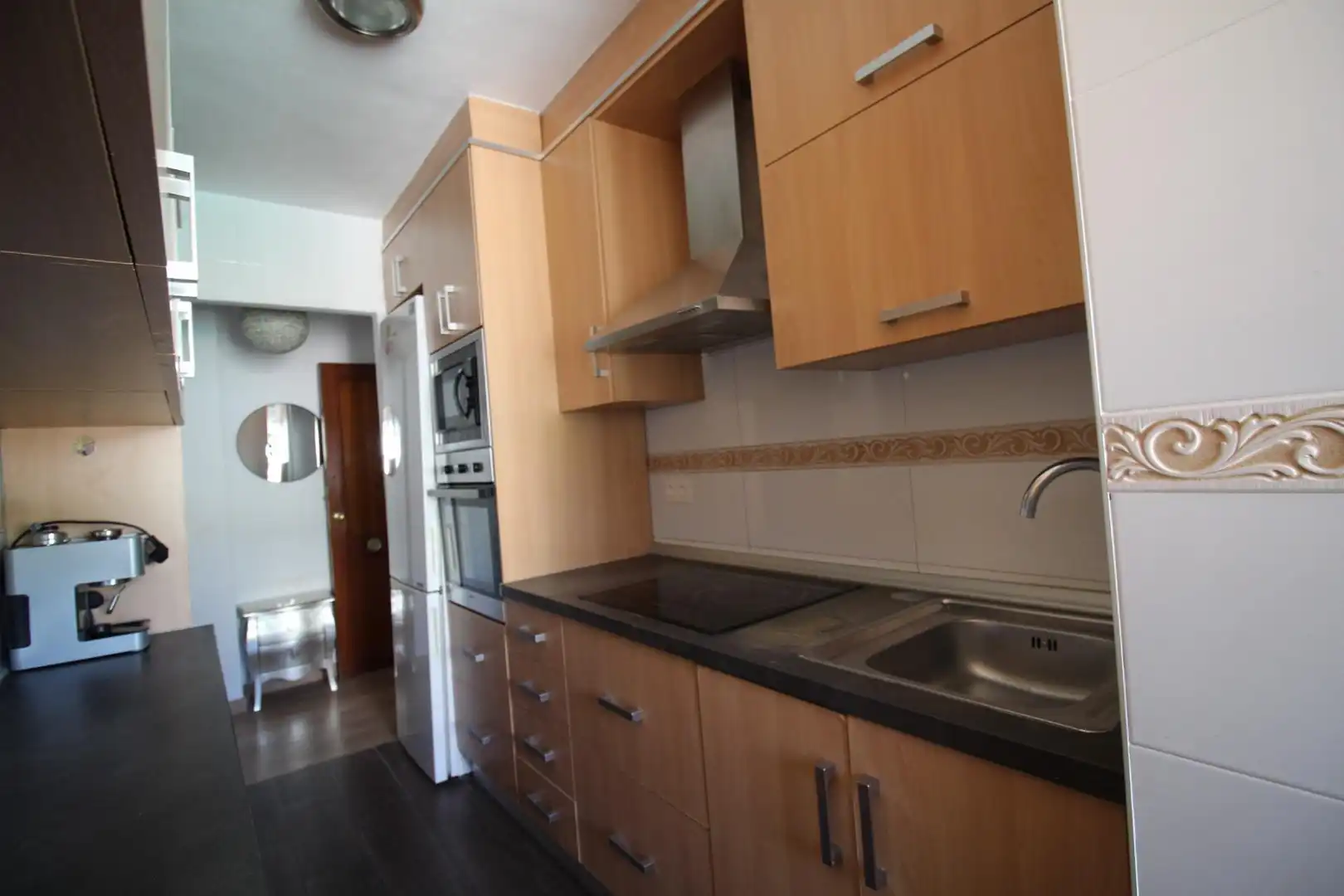 Cocina de Piso de alquiler en Granada con Aire acondicionado, Calefacción y Jardín privado