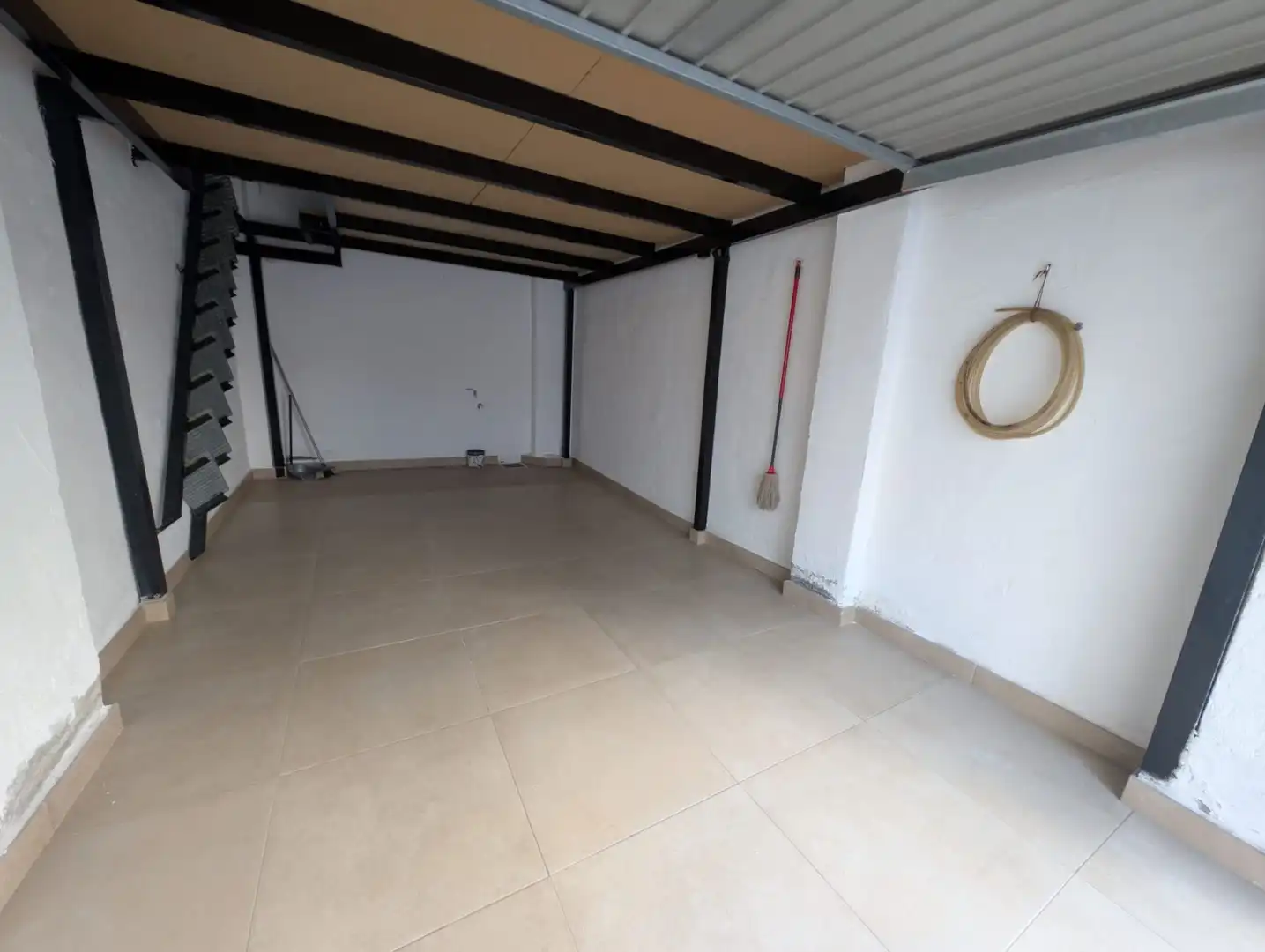 Garage zur Miete in Poniente - Faro