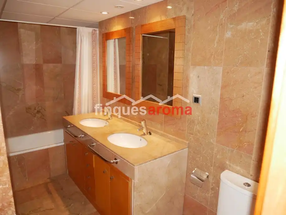 Badezimmer von Maisonette zum Verkauf in Tarragona mit Klimaanlage, Heizung und Ofen