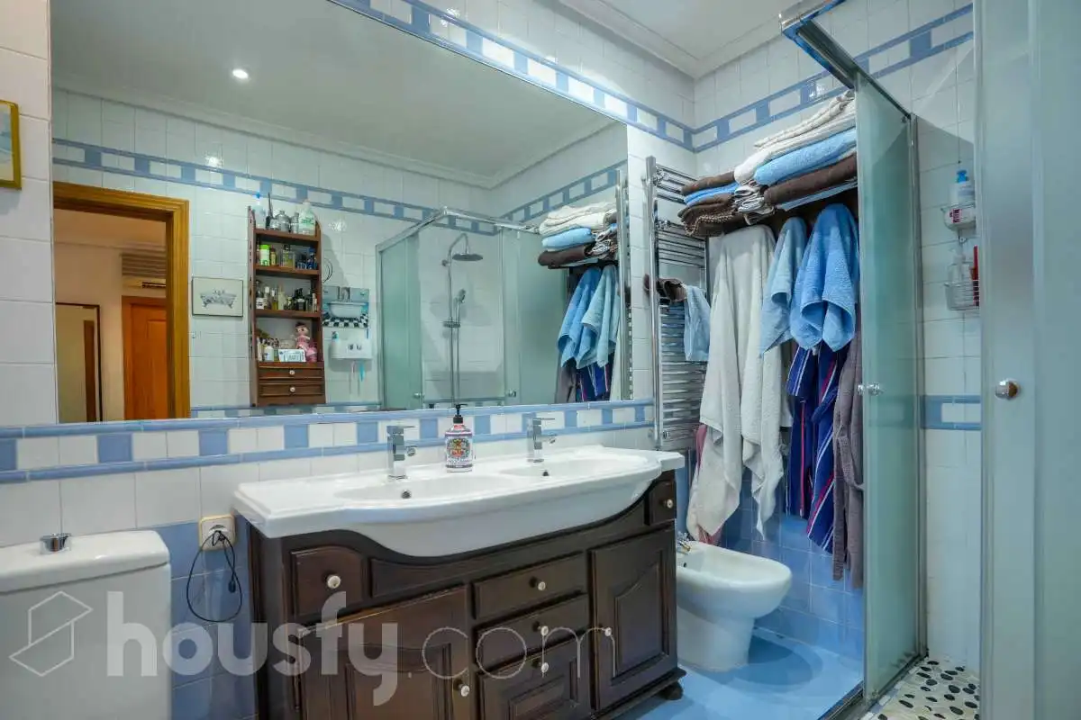 Baño de Ático en venta en Madrid con Aire acondicionado, Calefacción y Parquet