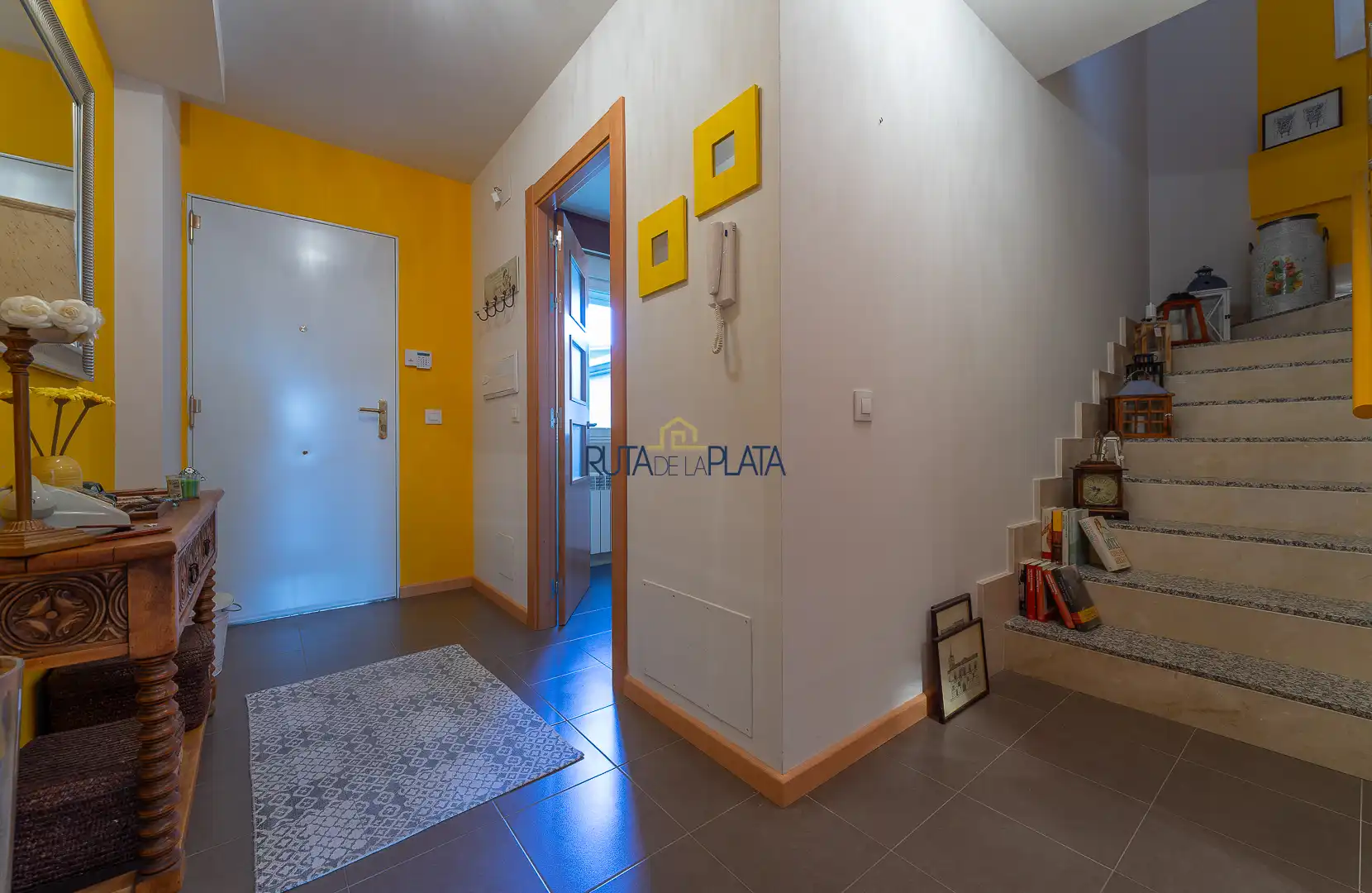 Casa adosada en venta en Roales con Calefacción, Jardín privado y Alarma