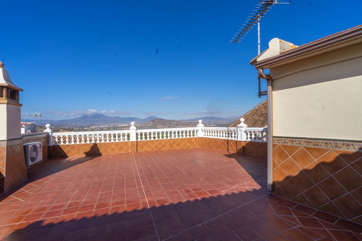 Außenansicht von Einfamilien-Reihenhaus miete in Alhaurín El Grande mit Klimaanlage, Heizung und Terrasse