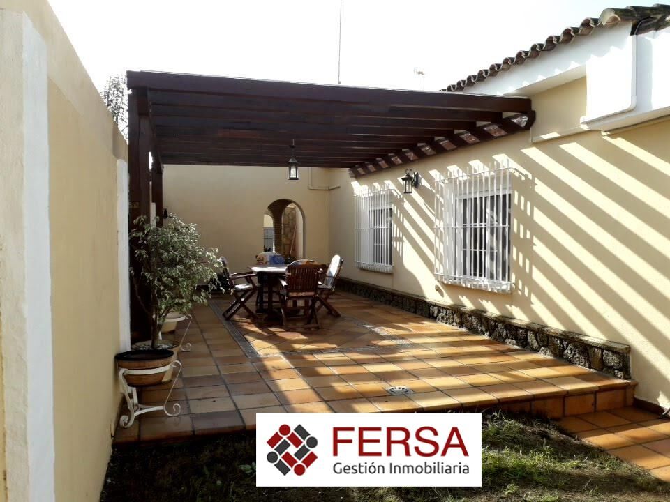 Terrassa de Casa o xalet en venda en Rota amb Aire condicionat, Jardí privat i Traster