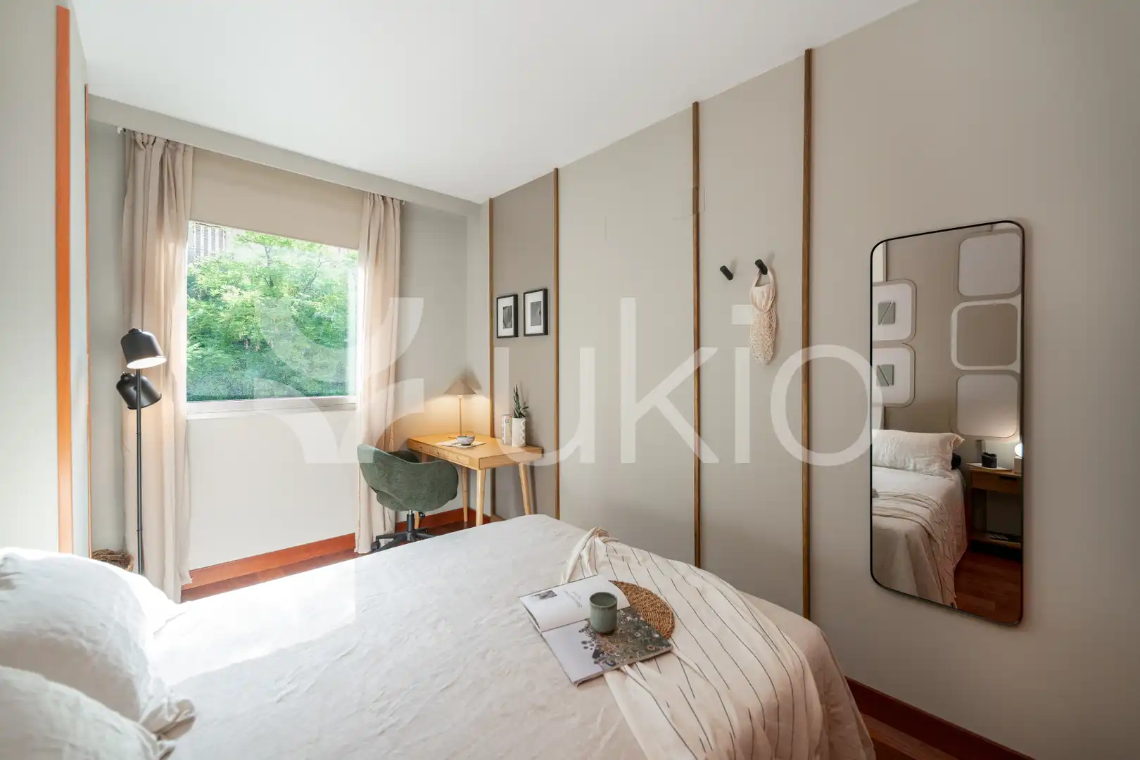 Dormitori de Apartament de lloguer en Madrid amb Aire condicionat, Calefacció i Moblat