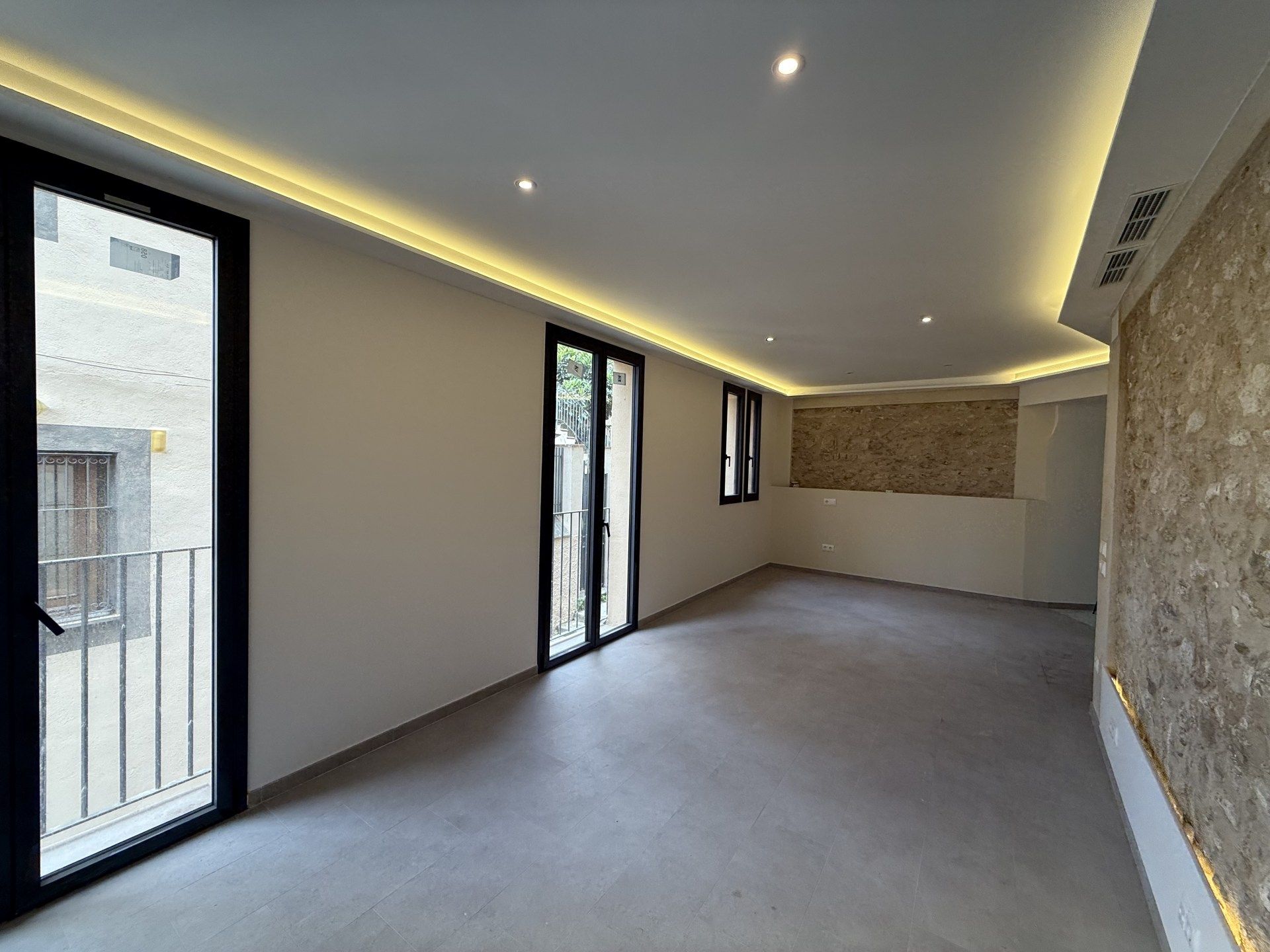 Flat for sale in Girona Capital  with Air Conditioner, Heating and Balcony