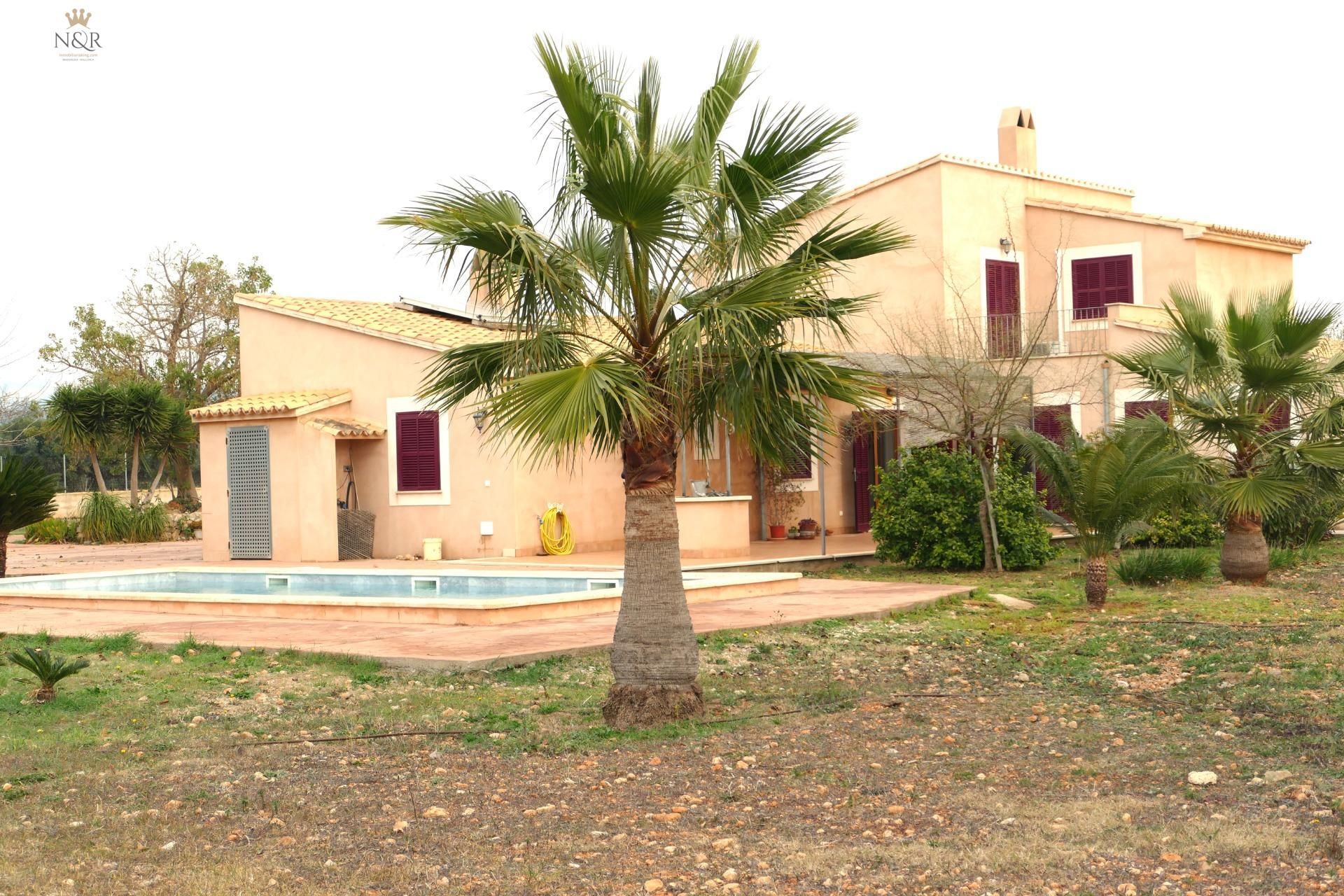 Vista exterior de Casa o xalet en venda en Consell amb Aire condicionat, Calefacció i Jardí privat