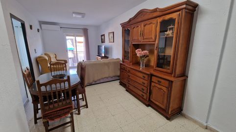 PISO PARA ENTRAR A VIVIR EN ZONA COMERCIAL