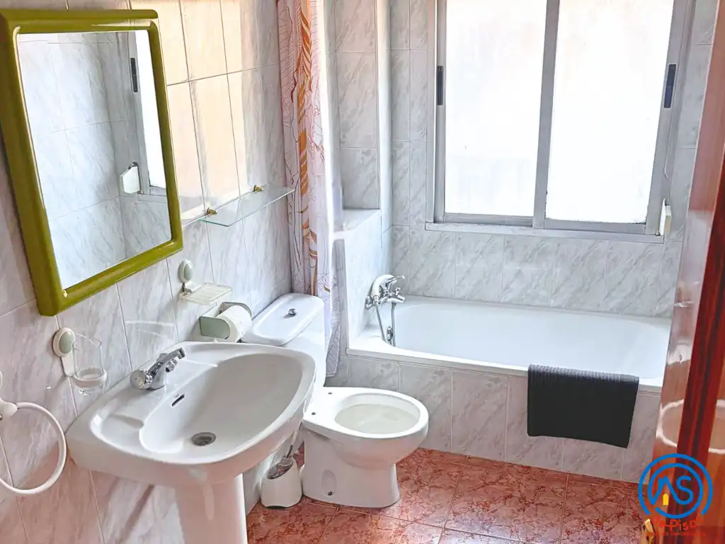 Baño de Piso de alquiler en Zaragoza con Calefacción, Amueblado y Horno