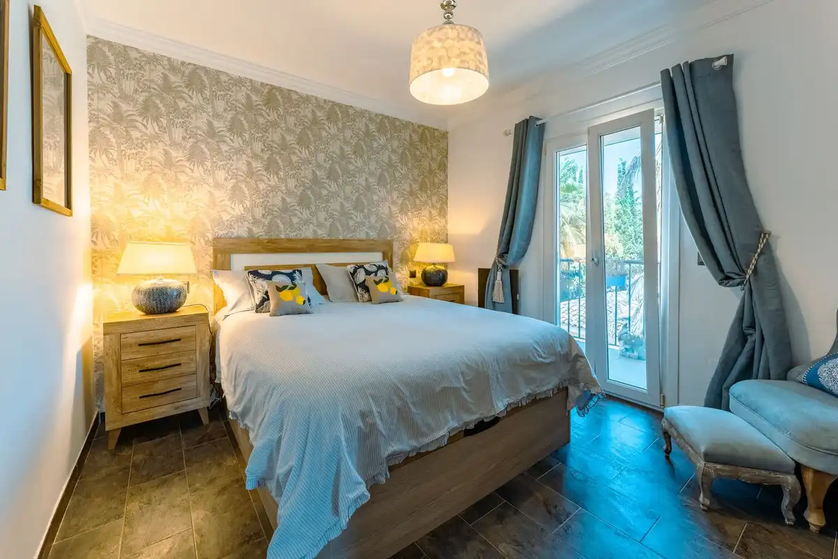 Dormitori de Casa o xalet en venda en Estepona amb Aire condicionat, Jardí privat i Terrassa