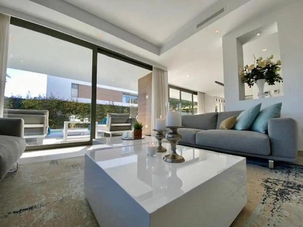 Sala d'estar de Casa o xalet de lloguer en Estepona amb Aire condicionat, Jardí privat i Terrassa