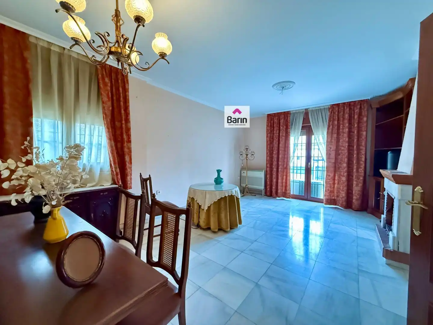 Sala d'estar de Casa o xalet en venda en Córdoba amb Jardí privat, Terrassa i Traster