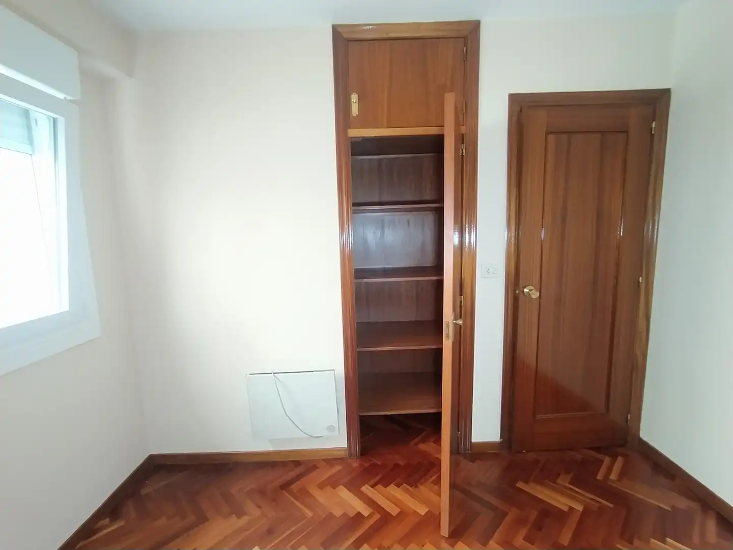 Habitación de Piso de alquiler en Vigo  con Calefacción, Parquet y Horno