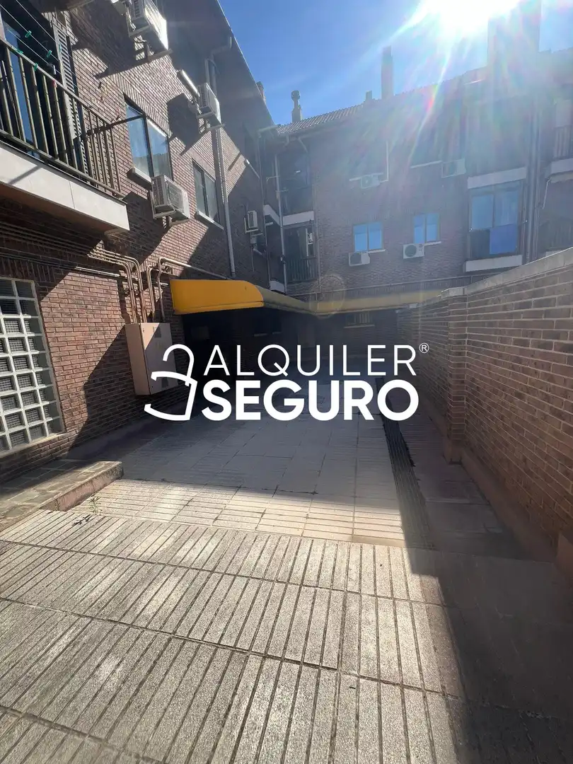 Parking de Piso de alquiler en Madrid con Aire acondicionado, Calefacción y Trastero