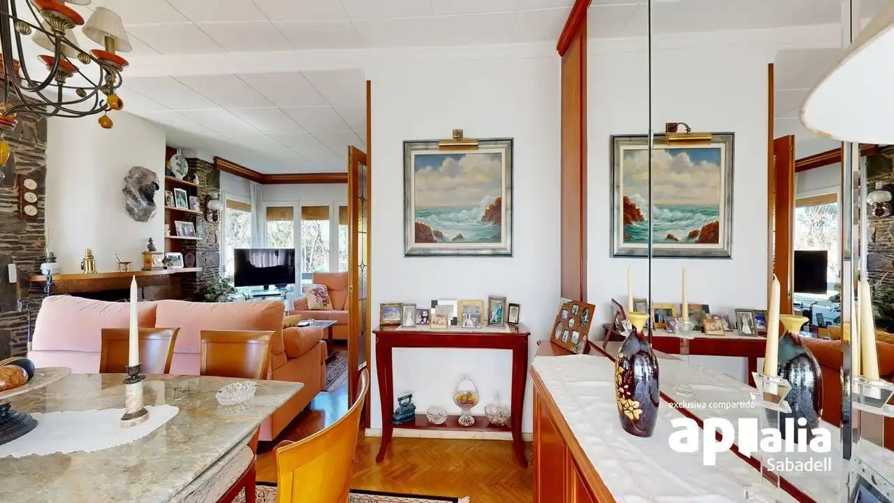 Sala d'estar de Casa o xalet en venda en Barberà del Vallès amb Aire condicionat, Calefacció i Jardí privat