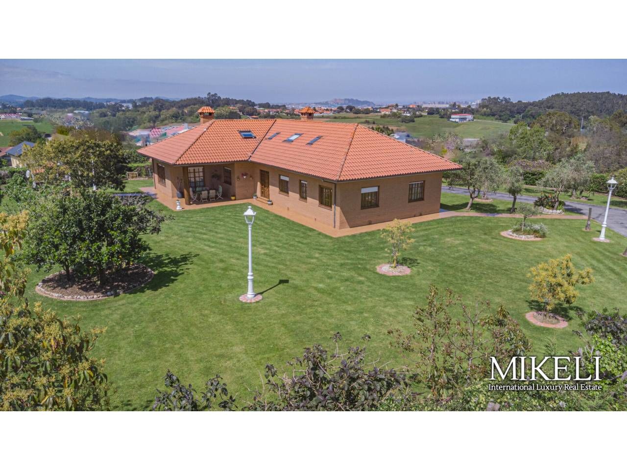 Exterior view of House or chalet for sale in Marina de Cudeyo  with Heating, Private garden and Terrace