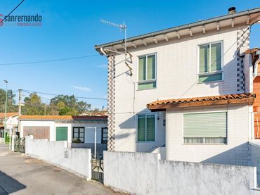 Casa aparellada en venda a Barrio Barrio Ganzo 213