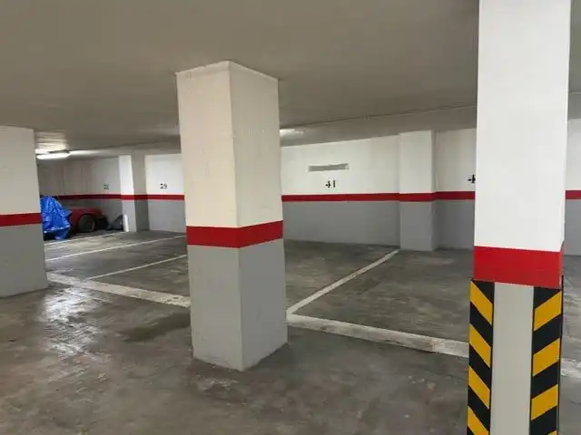 Aparcament de Garatge en venda en Centre - Sant Oleguer