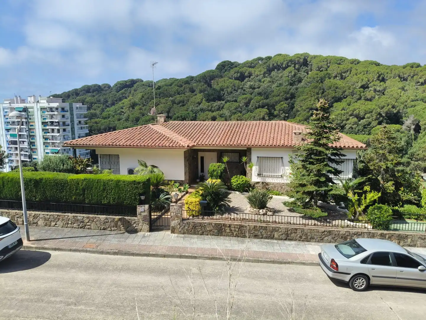 Vista exterior de Casa o xalet en venda en Calella amb Calefacció, Jardí privat i Terrassa