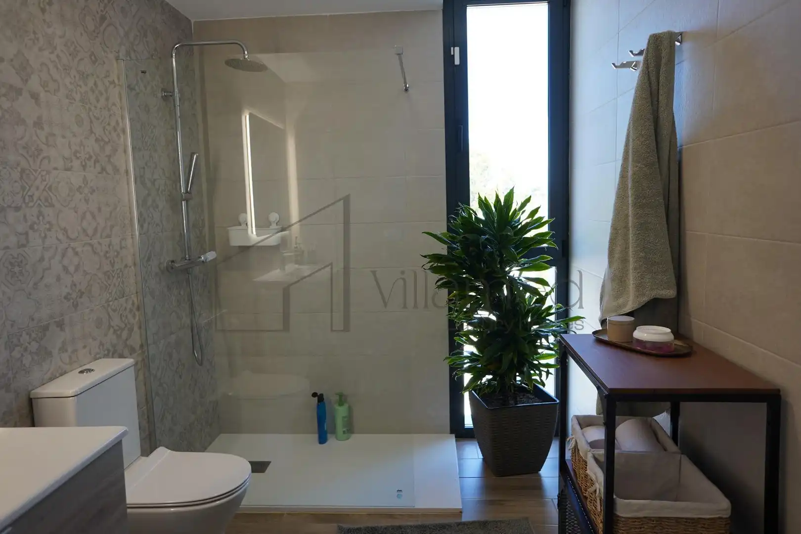 Baño de Casa adosada de alquiler en San Antonio de Benagéber con Aire acondicionado, Calefacción y Jardín privado