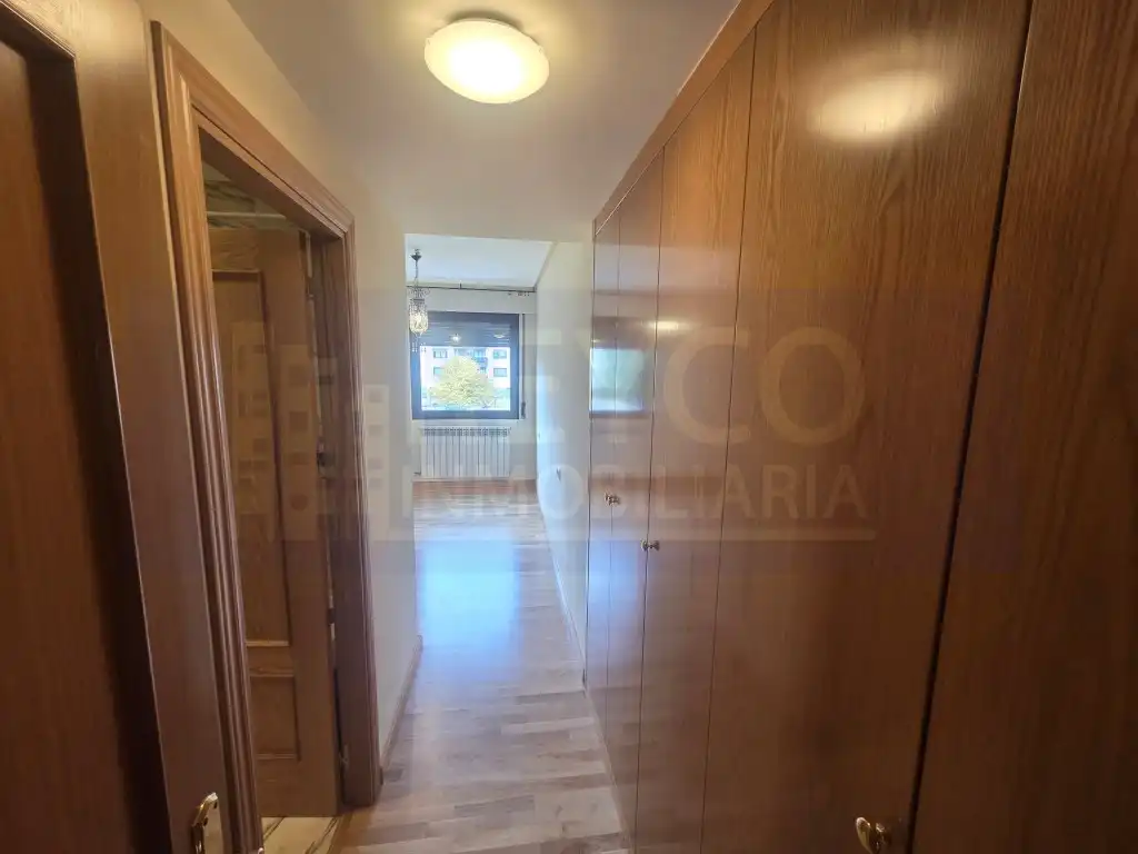 Piso en venta en  Logroño