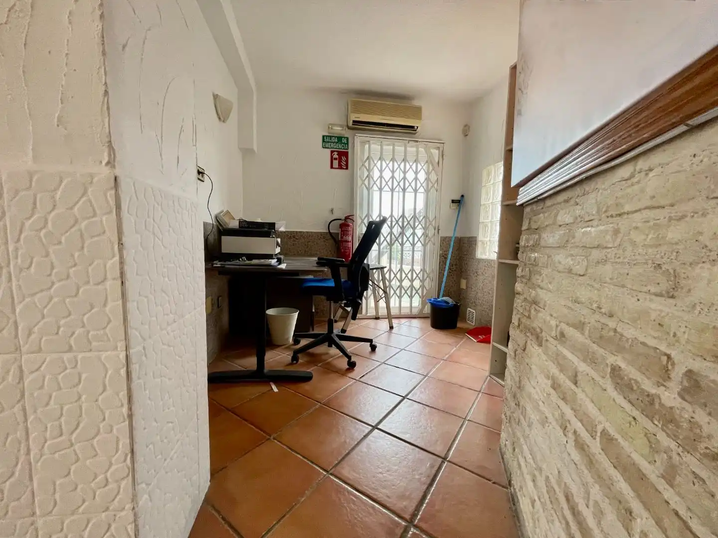 Geschaftsraum zur Miete in Torrevieja mit Klimaanlage, Heizung und Terrasse