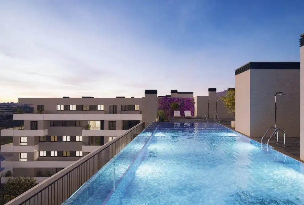 Piscina de Apartament en venda en Málaga amb Aire condicionat, Terrassa i Alarma