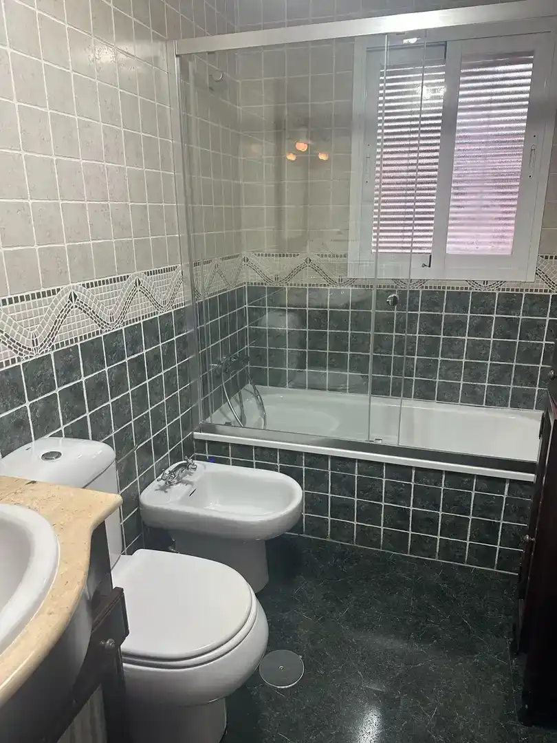 Bany de Casa adosada en venda en Peligros amb Aire condicionat i Balcó