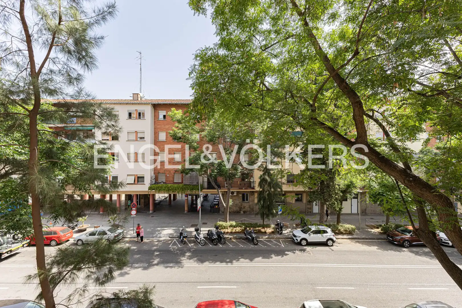 Vista exterior de Pis en venda en Barcelona amb Aire condicionat, Calefacció i Parquet