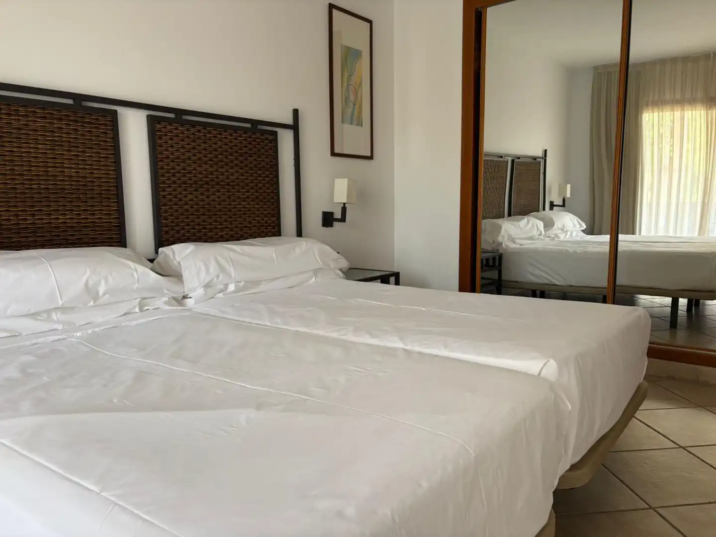 Dormitori de Apartament en venda en Benahavís amb Jardí privat, Alarma i Piscina comunitària