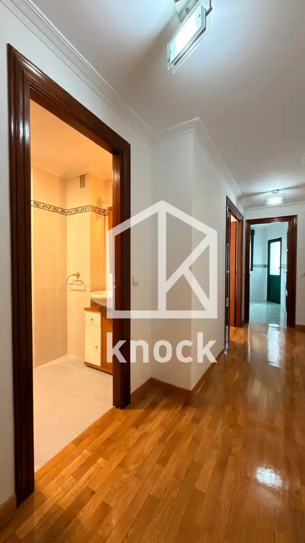 Habitación de Piso en venta en Oviedo  con Calefacción