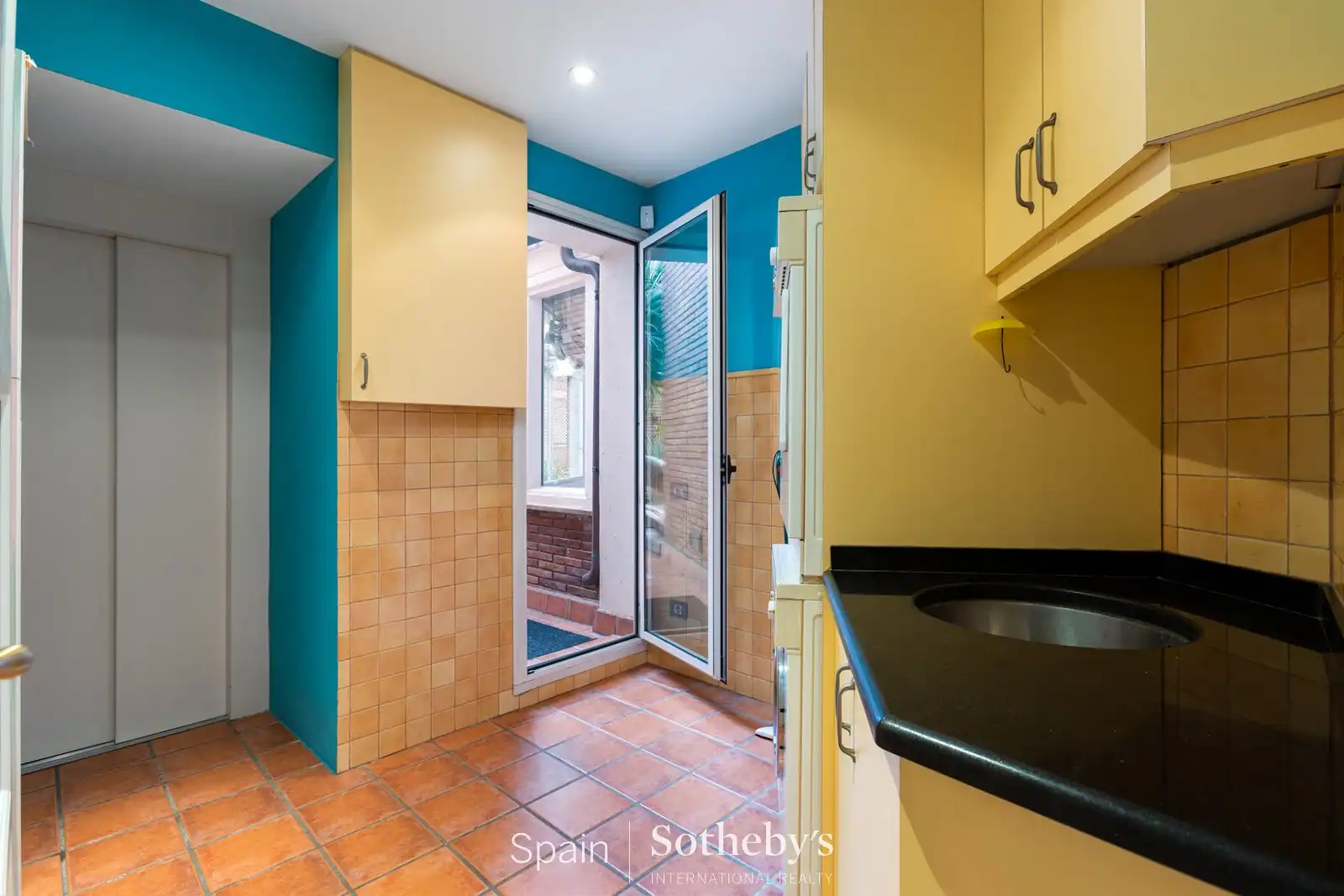 Cocina de Casa o chalet en venta en Badalona con Aire acondicionado, Calefacción y Jardín privado