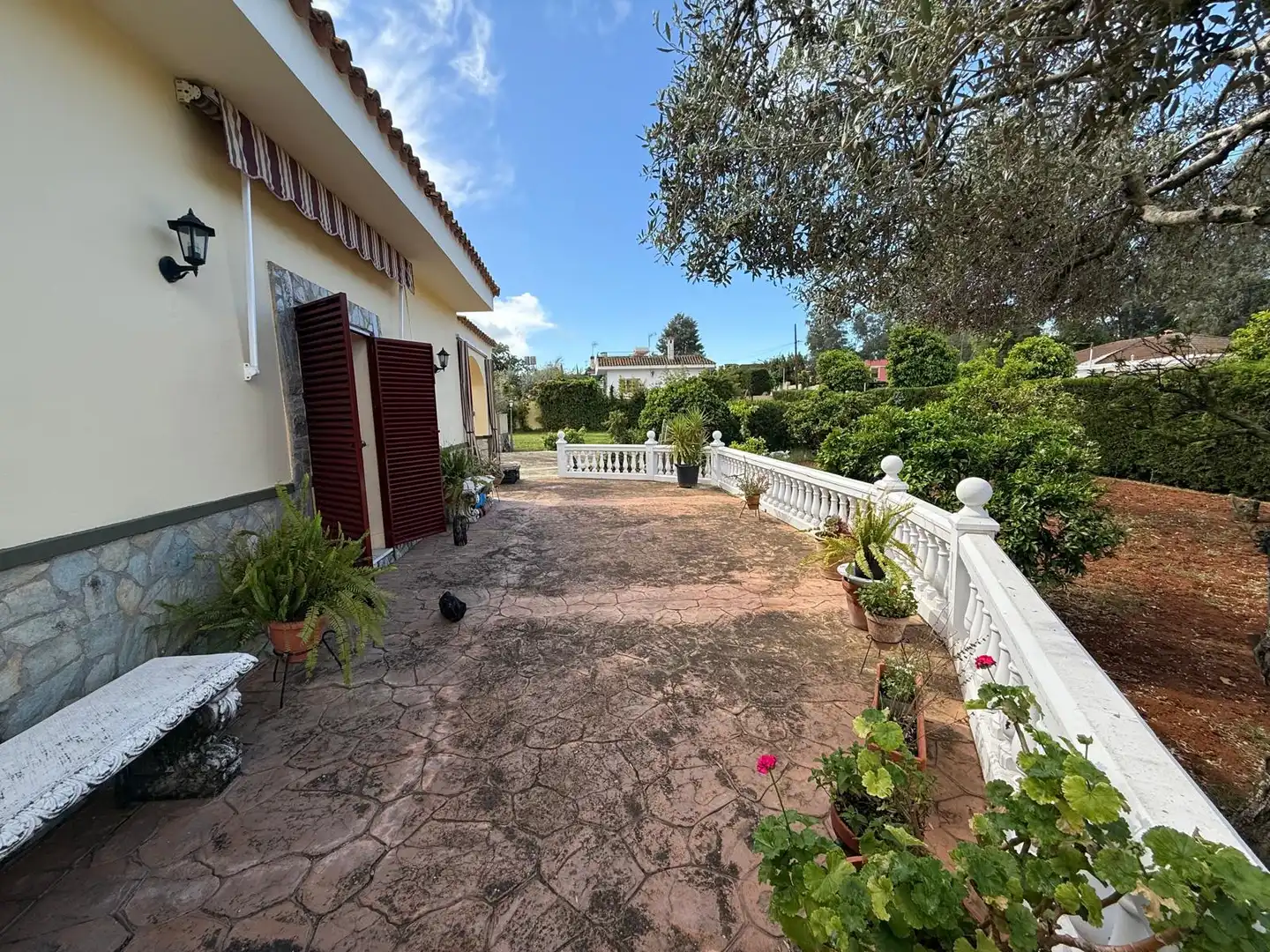 Vista exterior de Casa o chalet en venta en Alcalá de Guadaira con Aire acondicionado, Calefacción y Jardín privado