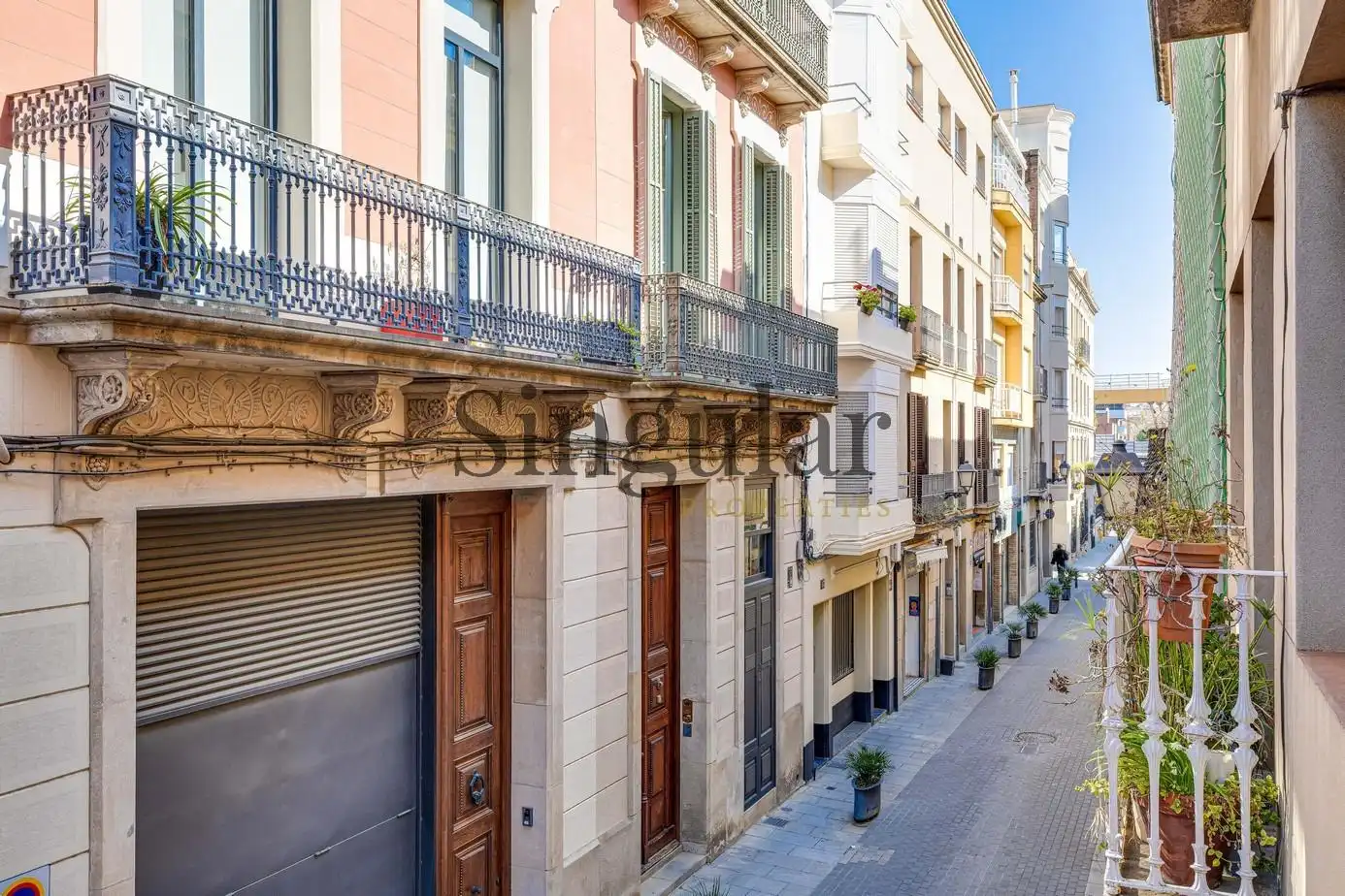 Vista exterior de Edifici en venda en Barcelona