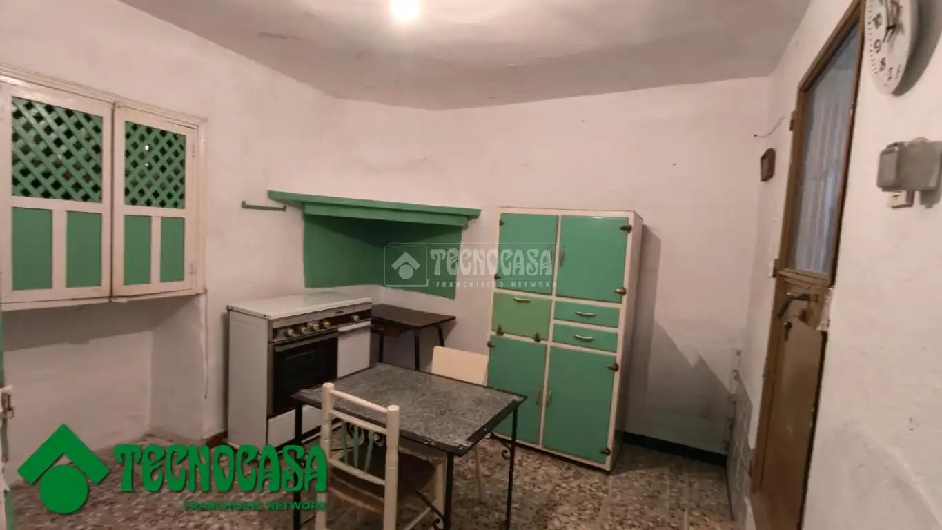 Küche von Einfamilien-Reihenhaus zum Verkauf in La Puebla de Montalbán mit Heizung, Privatgarten und Terrasse