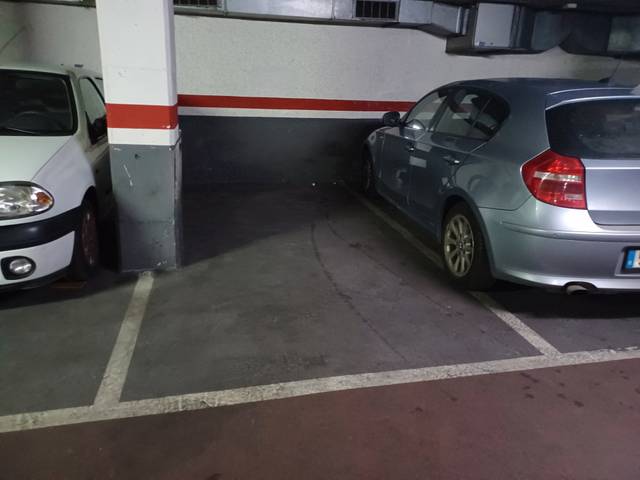 Garaje en Venta en Carrer del Guinardó, 4 en El Camp de l'Arpa del Clot