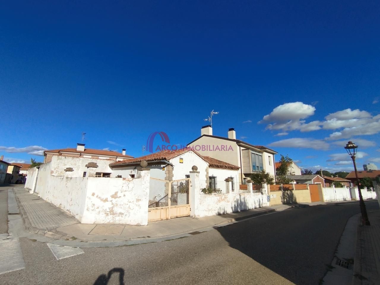 Vista exterior de Casa o xalet en venda en Burgos Capital amb Calefacció, Jardí privat i Parquet